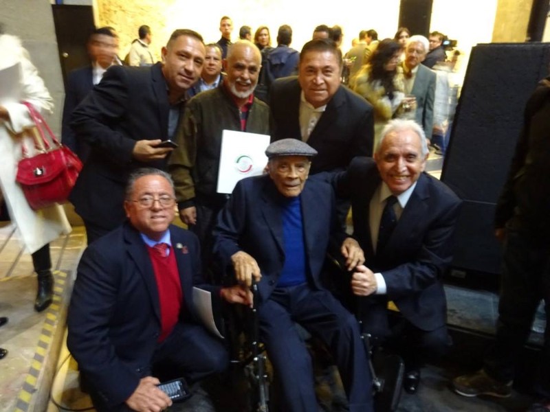 Glorioso reconocimiento a cronistas deportivos en el Senado de México