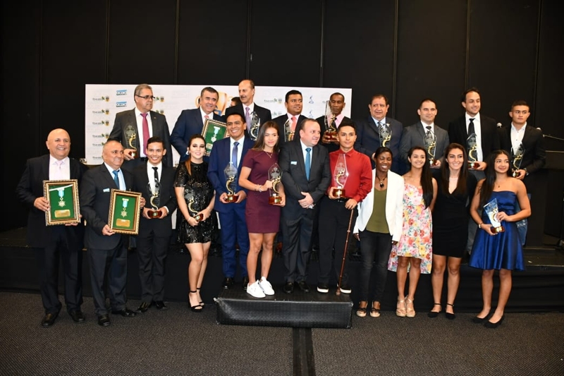 Caterine Ibarguen, Eleider Álvarez y Alejandro Perea, con Acord de oro