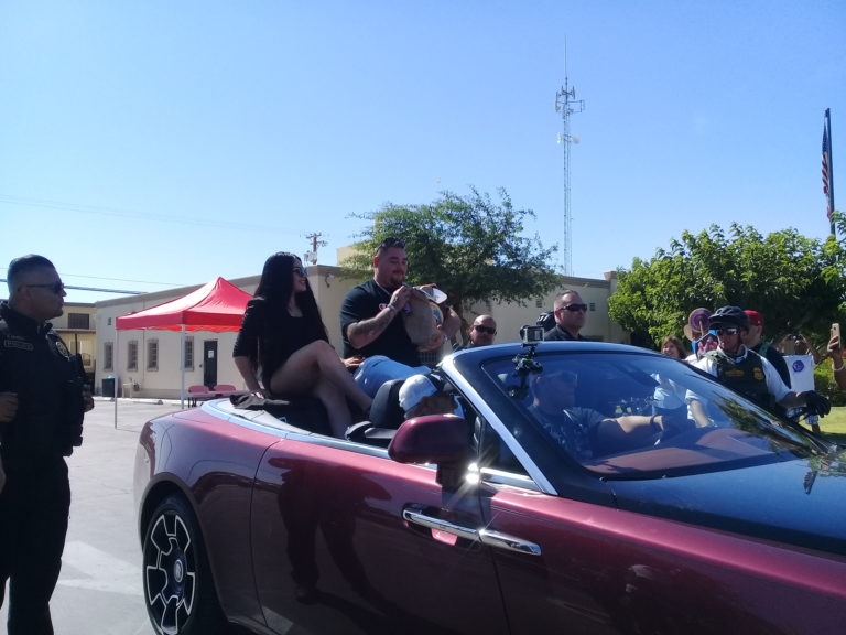 Aplauden al héroe Andy Ruiz en su casa, Imperial Valley, California, USA