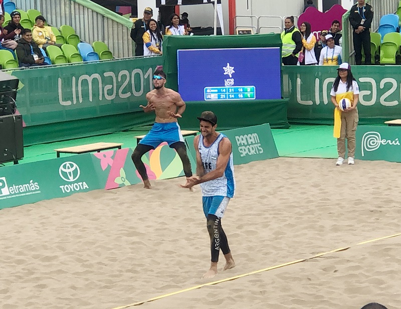 Cábalas, palmadas y actitud: La  receta argentina en el vóleibol playa.