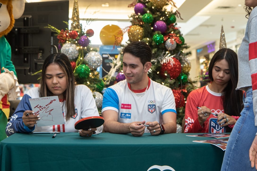 Tenismesistas portorriqueños Adriana, Melanie y Brian hacen cartitas a Santa y Reyes Magos