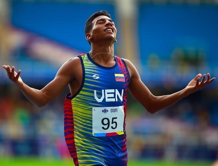 Venezuela domina los 800 metros / Final del patinaje artístico / Voleibol playa