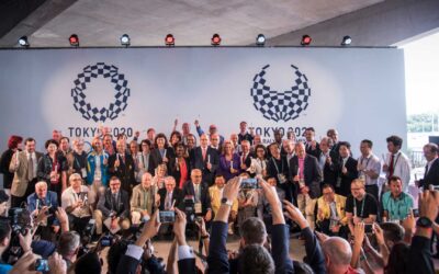 Homenaje a décadas de cobertura de los Juegos Olímpicos durante la celebración del centenario de la AIPS en París